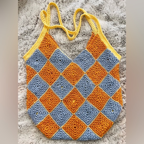 Handmade crochet patterned handbag - Picture 3 of 9